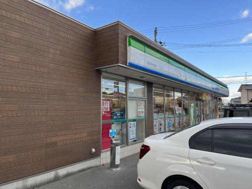 コンビニ　ファミリーマート 富田林中野町一丁目店（コンビニ）まで861m