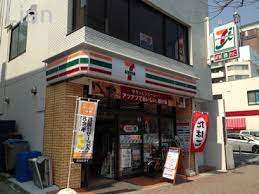 コンビニ　セブンイレブン新宿市谷田町2丁目店（コンビニ）まで82m