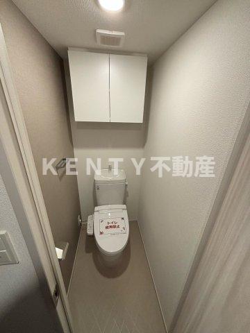 トイレ　落ち着いた色調のトイレです