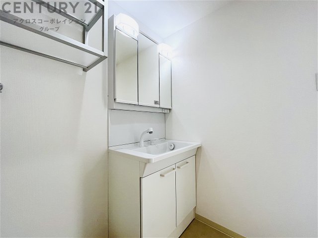 洗面設備　洗面所内に洗濯機置き場あり！