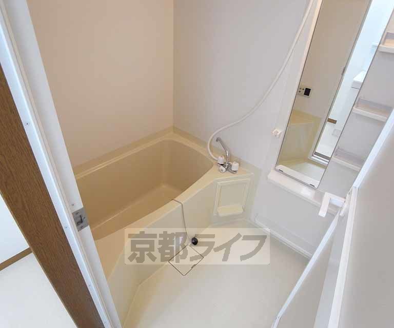 バス・シャワールーム　バスルームは家族サイズ。