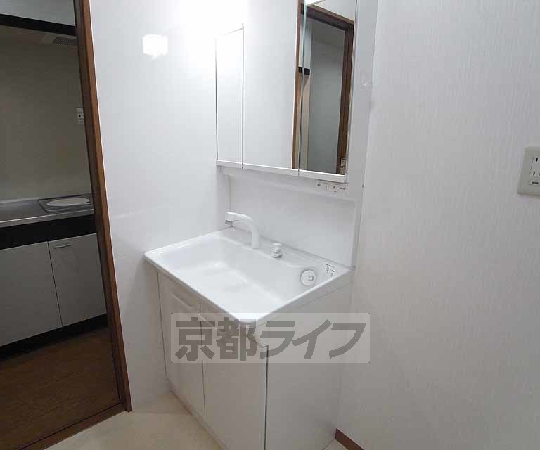 洗面設備　しっかりした洗面台があります