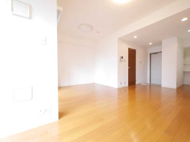 居室・リビング　※参考写真 　503号室の写真となります。