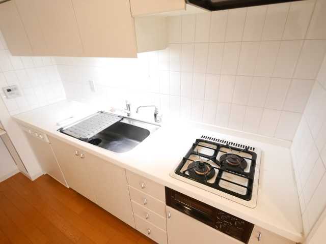 キッチン　※参考写真 　503号室の写真となります。