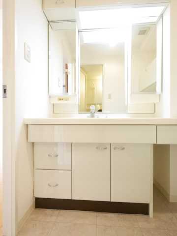 洗面設備　※参考写真 　503号室の写真となります。