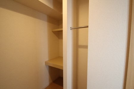 収納　5.75帖の洋室には収納たっぷりのウォークインクローゼット付