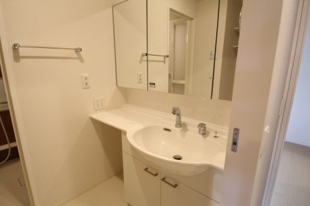 洗面設備　忙しい朝に便利な洗髪洗面化粧台♪