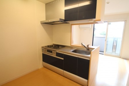 キッチン　シックな色合いのお洒落なシステムキッチン♪