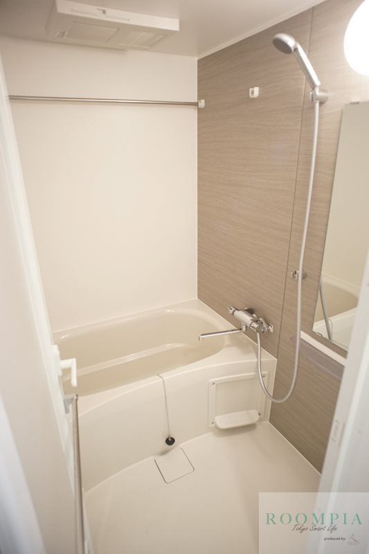 バス・シャワールーム　※同タイプの別のお部屋です。