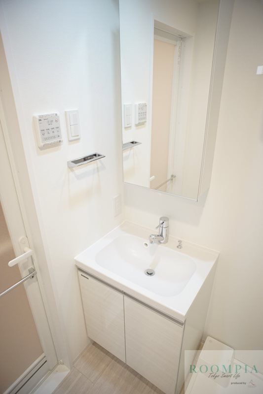 洗面設備　※同タイプの別のお部屋です。