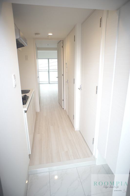 玄関　※同タイプの別のお部屋です。