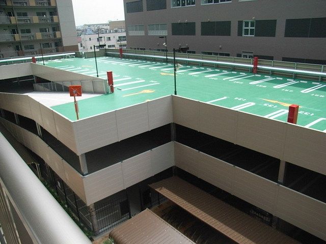 駐車場　敷地内自走式駐車場