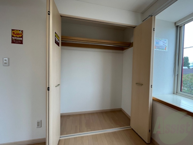 収納　寝室の収納です。部屋がすっきり片付きます。