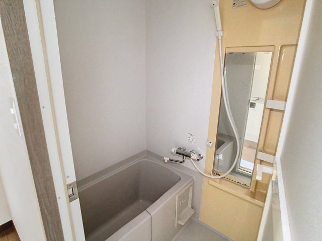 バス・シャワールーム　掲載写真は同型モデルを掲載しており実際のお部屋と仕様等が異な