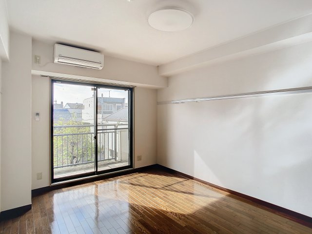 居室・リビング　掲載写真は同型モデルを掲載しており実際のお部屋と仕様等が異な