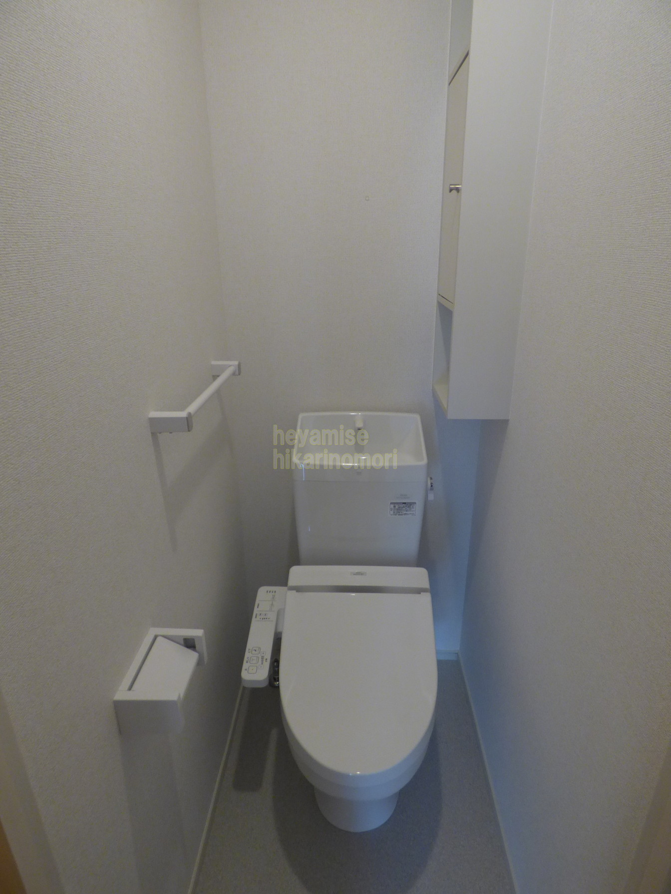 トイレ　別号室の写真です。