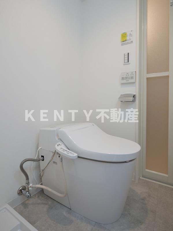 トイレ　落ち着いた色調のトイレです