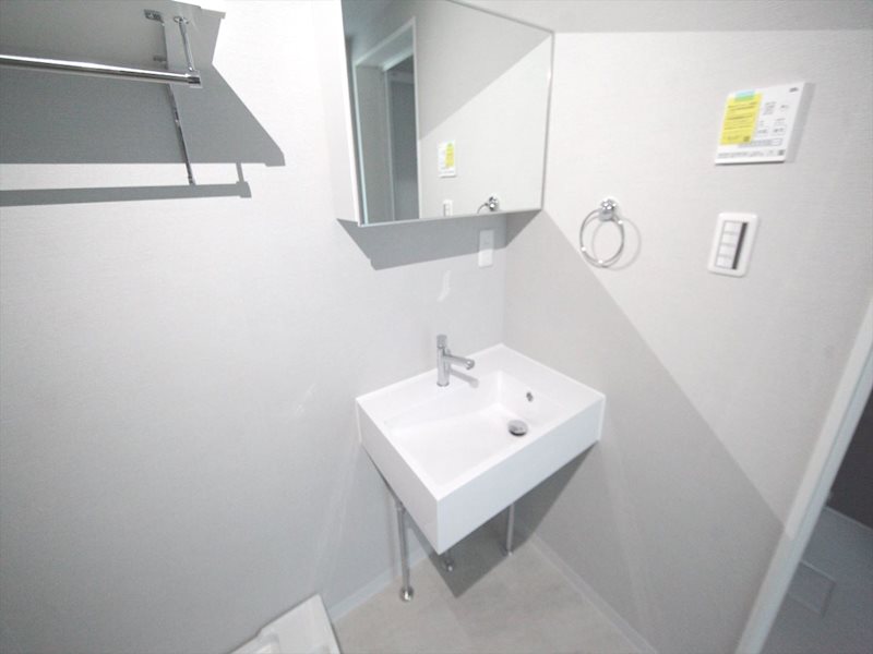 洗面設備　脱衣所　独立洗面台　室内洗濯機置き場　同仕様写真