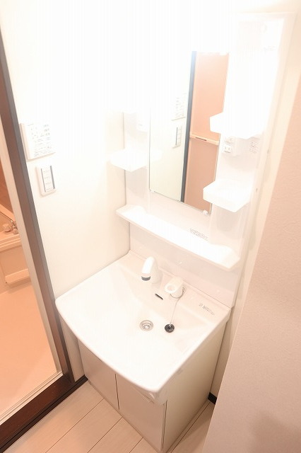 洗面設備　生活に欠かせない独立洗面台です