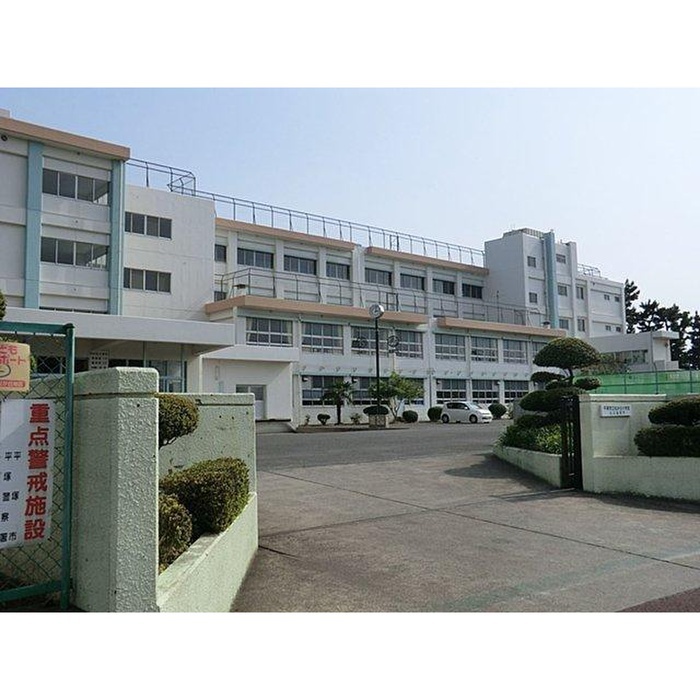 小学校　松が丘小学校（小学校）まで710m