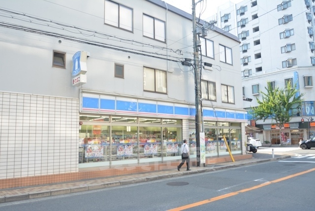 コンビニ　ローソン　江坂町四丁目店（コンビニ）まで709m