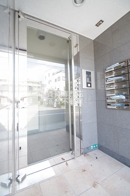 エントランス　オートロック付きで安心♪