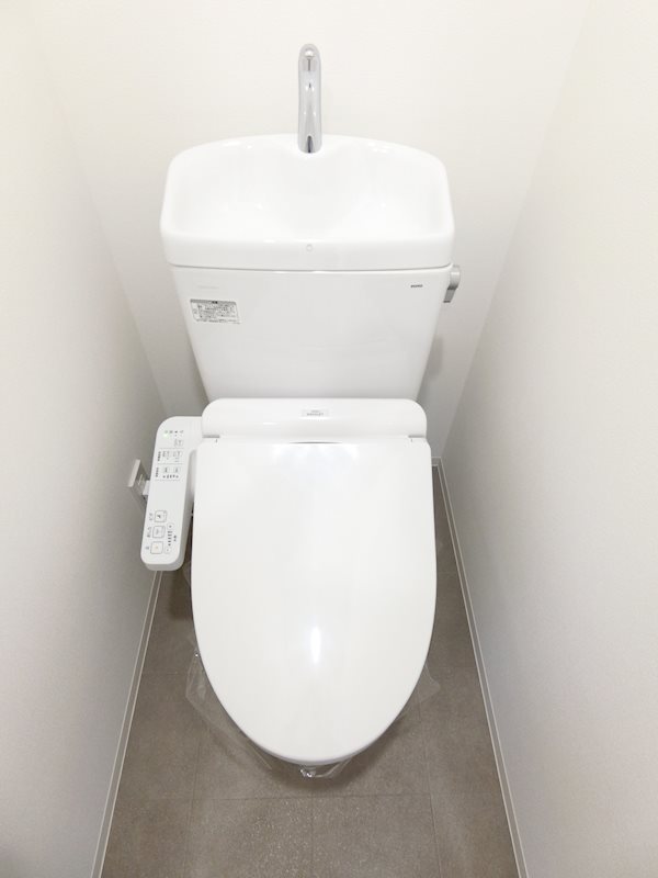 トイレ　温水洗浄便座