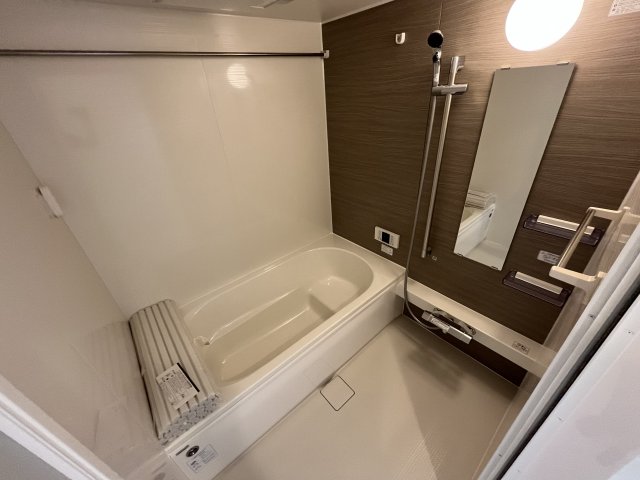 バス・シャワールーム　浴室換気乾燥機付き！