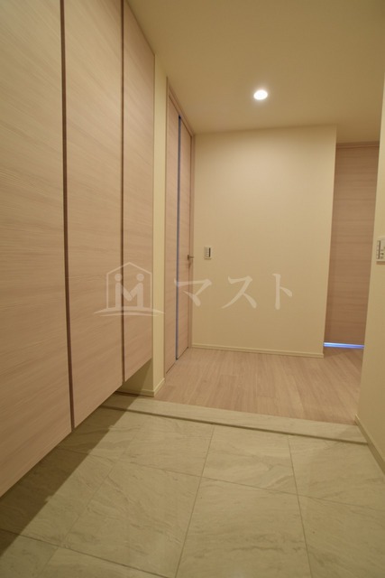 玄関　※建物内別間取参考写真