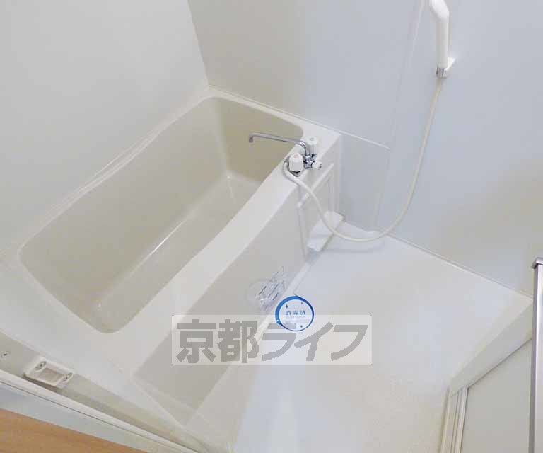 バス・シャワールーム　広々とした浴室です。