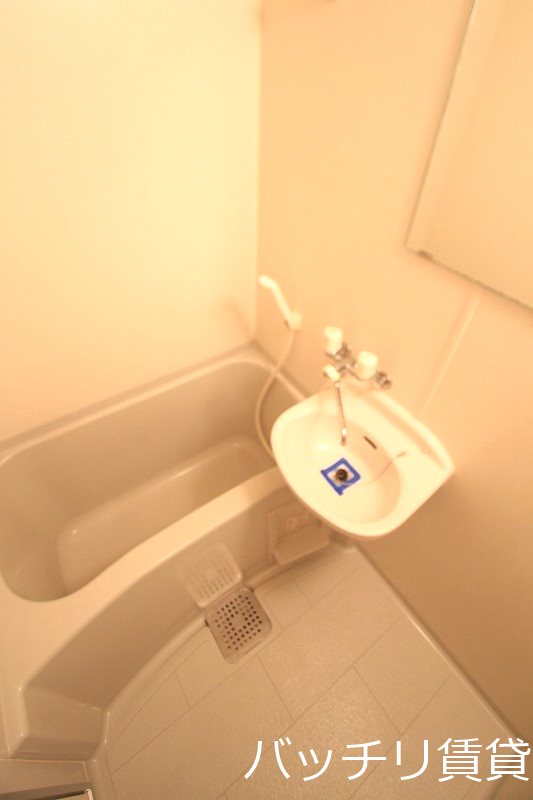 バス・シャワールーム　＊画像は別部屋の為イメージ、現状を優先致します