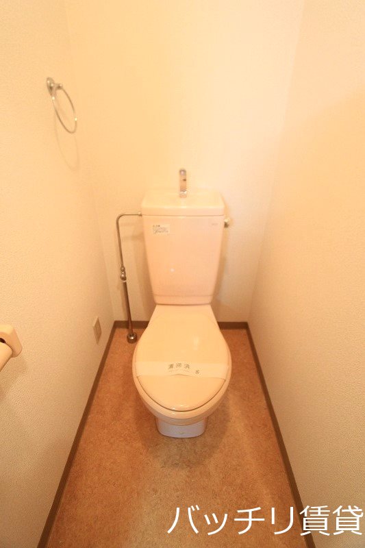 トイレ　＊画像は別部屋の為イメージ、現状を優先致します