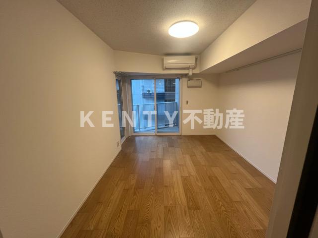 その他部屋・スペース　開放的な寝室です