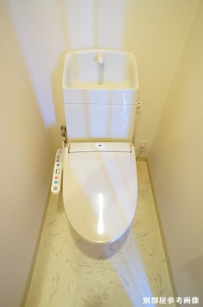 トイレ　落ち着いた色調のトイレです♪