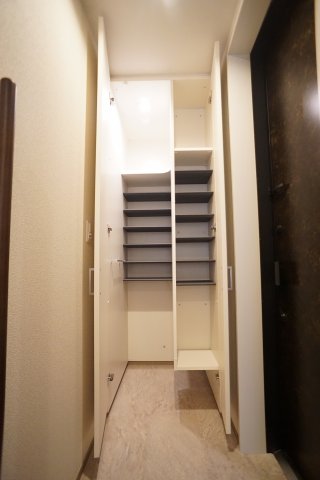 玄関　玄関にはシュ ズインクローゼット♪