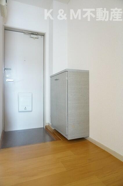 玄関　収納もある玄関です