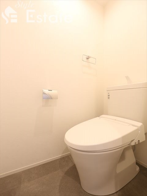 トイレ　温水洗浄便座付きトイレ