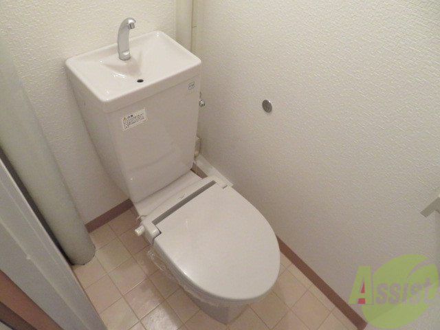 トイレ　シンプルなトイレです。問題なくお使いいただけます。