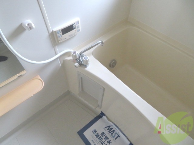 バス・シャワールーム　バスルームはこちらです。広々としてゆったり休めます。