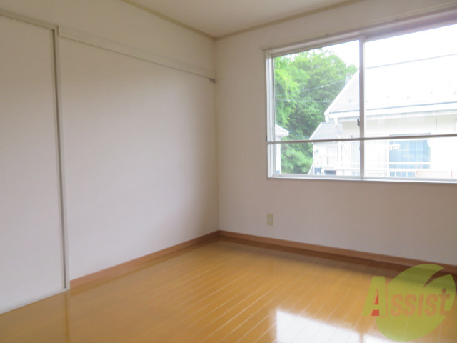 その他部屋・スペース　ダイニングキッチンの隣には洋室があります。寝室ですね。