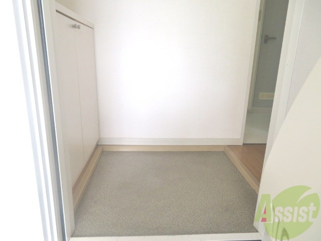 玄関　玄関の様子です。明るい印象ですね。気分もあがりそう。