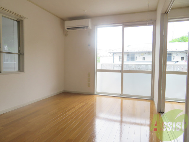 居室・リビング　６帖のダイニングキッチン。ご飯を食べるお部屋ですね。