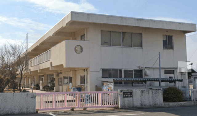 幼稚園・保育園　弥富市立南部保育所（幼稚園・保育園）まで418m