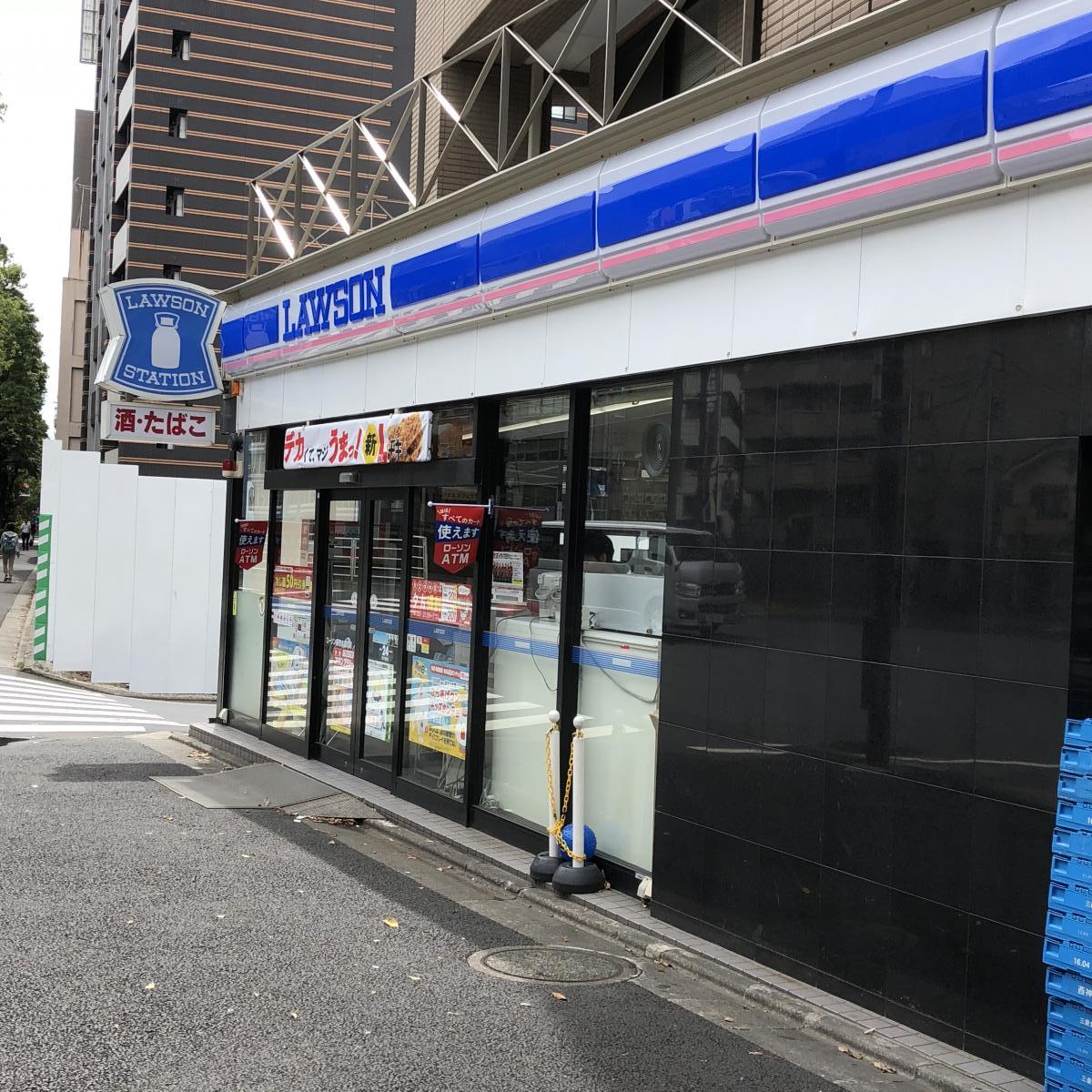 コンビニ　ローソン新宿水道町店（コンビニ）まで81m