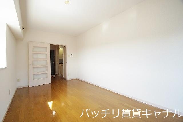 居室・リビング　類似のイメージ画像。現況を優先いたします。