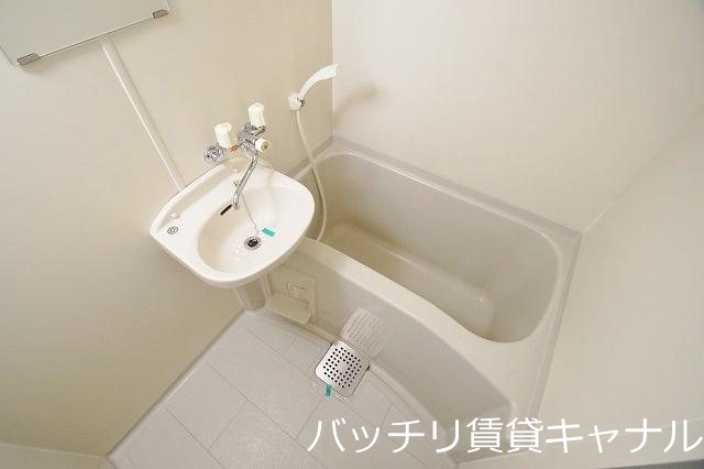 バス・シャワールーム　類似のイメージ画像。現況を優先いたします。