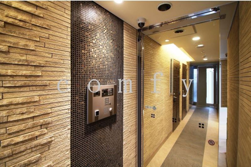 エントランス　オートロック付きエントランス