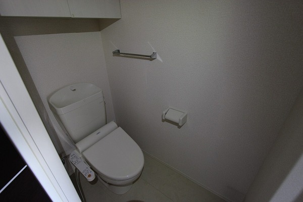 トイレ　温水シャワー付きトイレです