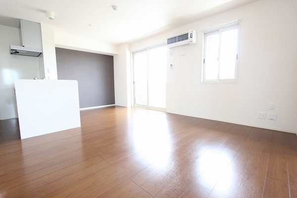 居室・リビング　日あたり良好、団らんスペース