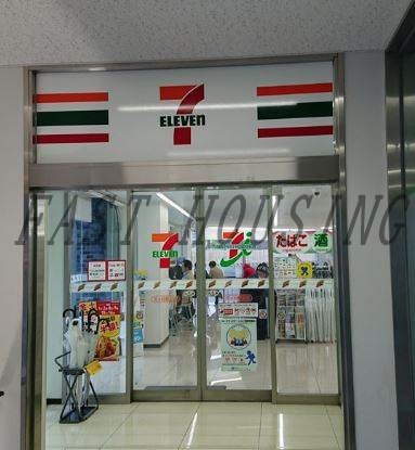 コンビニ　セブン-イレブン 市ヶ谷駅前店（コンビニ）まで666m